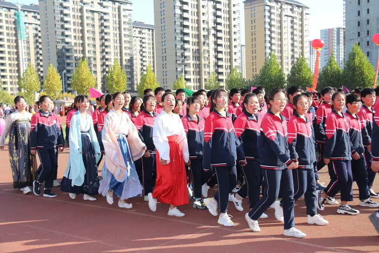 田径队主教练发声，誓言带队登顶的简单介绍