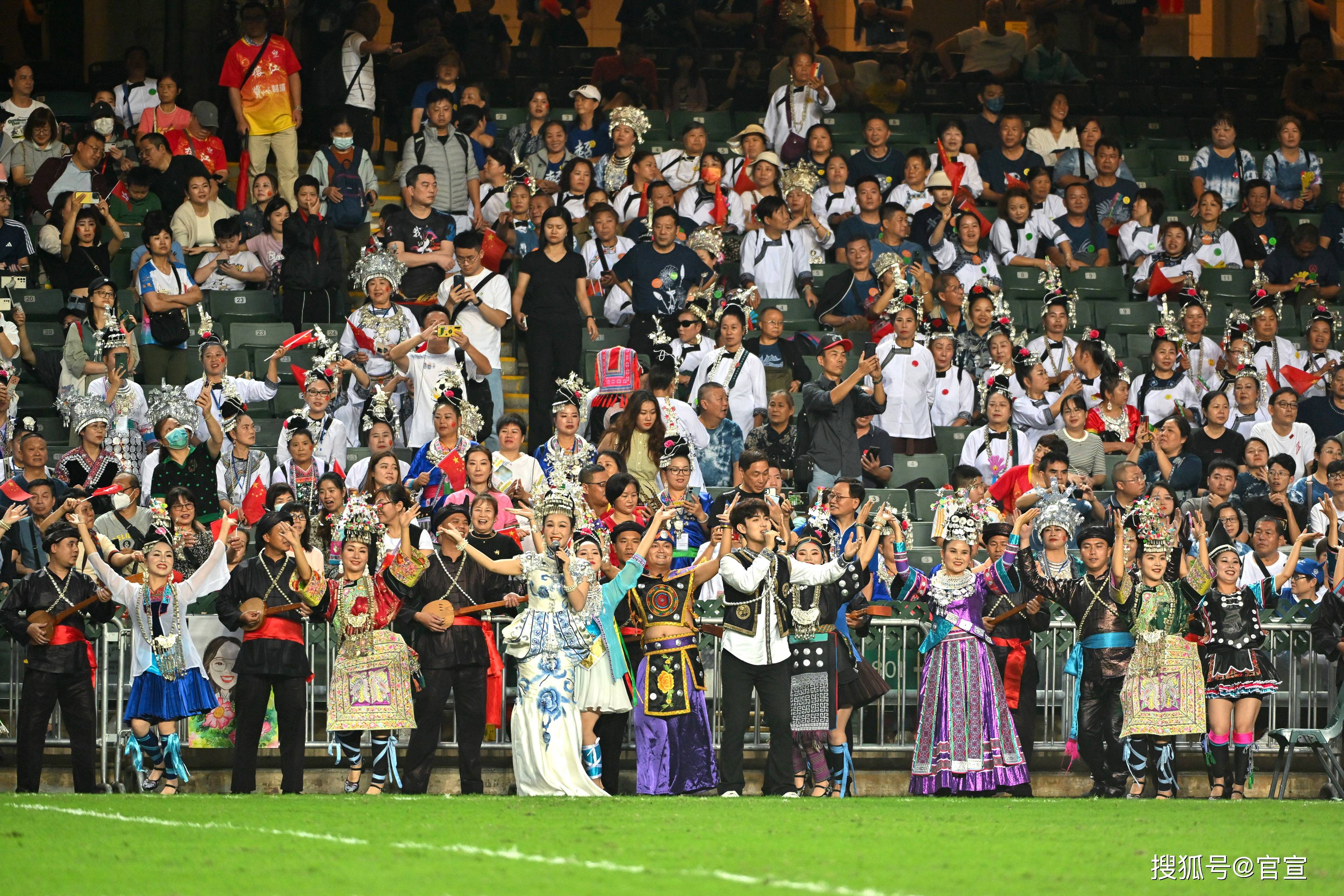 场面火爆!高尔夫观众席沸腾不已的简单介绍 场面火爆!高尔夫观众席沸腾不已的简单介绍