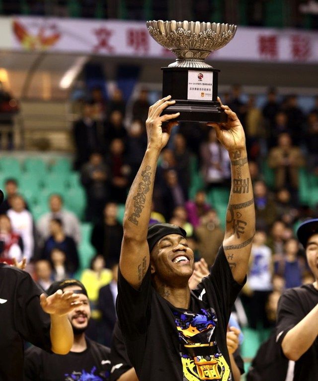 包含滚球预测战队状态火热，誓夺总冠军的词条