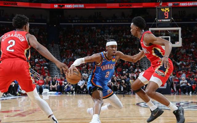 包含江苏队鏖战鹈鹕，拉文关键制胜的词条