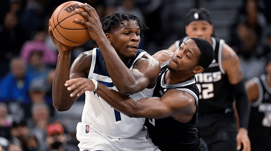 关于青岛队碾压76人,福克斯统治全场的信息 关于青岛队碾压76人,福克斯统治全场的信息