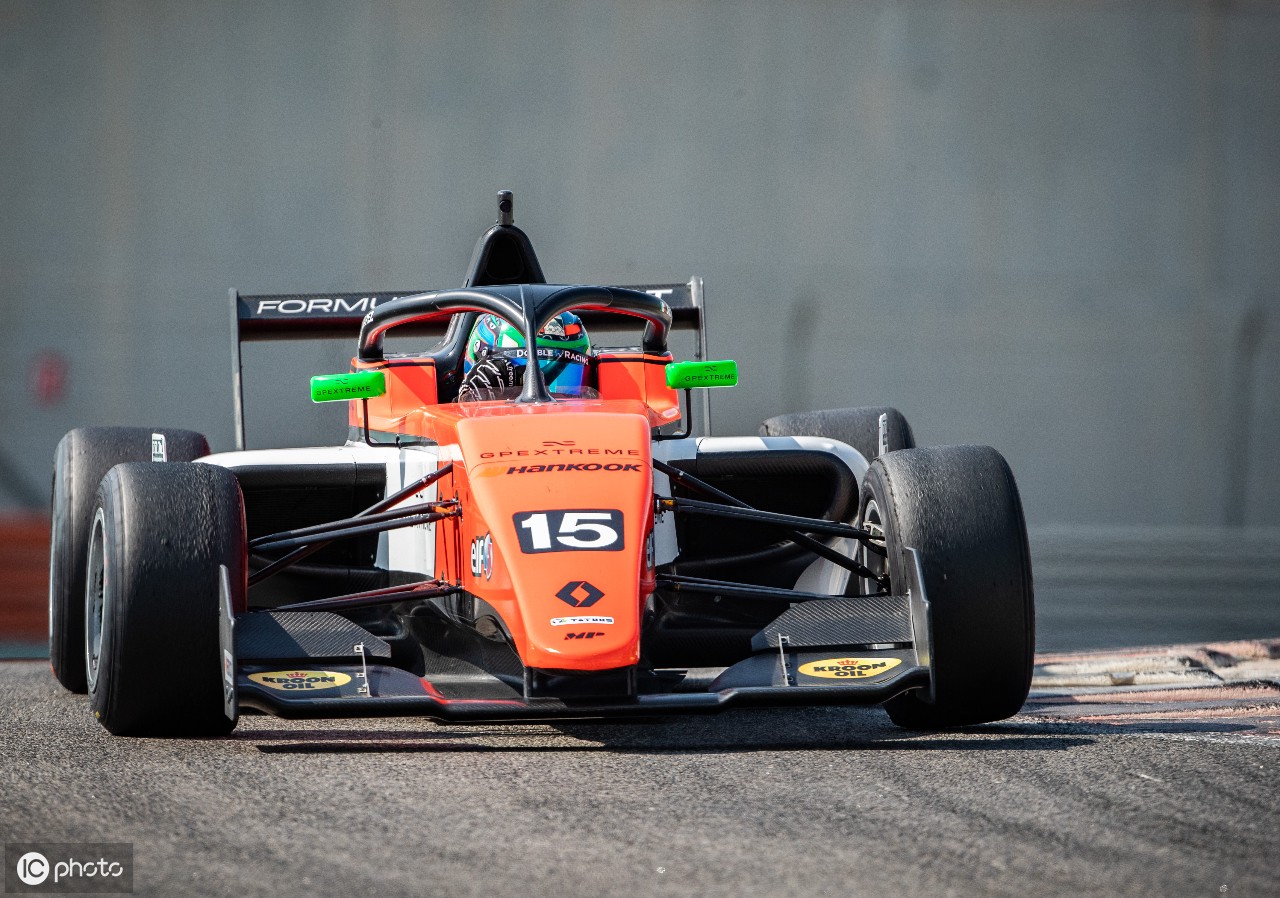 雷诺车队横扫威廉姆斯,佩雷兹带队取胜 雷诺车队横扫威廉姆斯,佩雷兹带队取胜