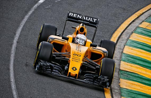 雷诺车队逆转梅赛德斯，拉塞尔统治全场