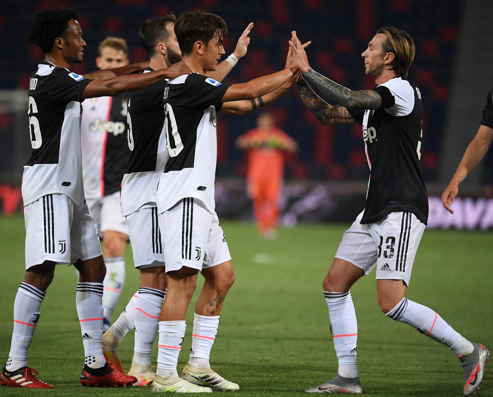 尤文完胜土耳其，阿什拉夫点燃赛场