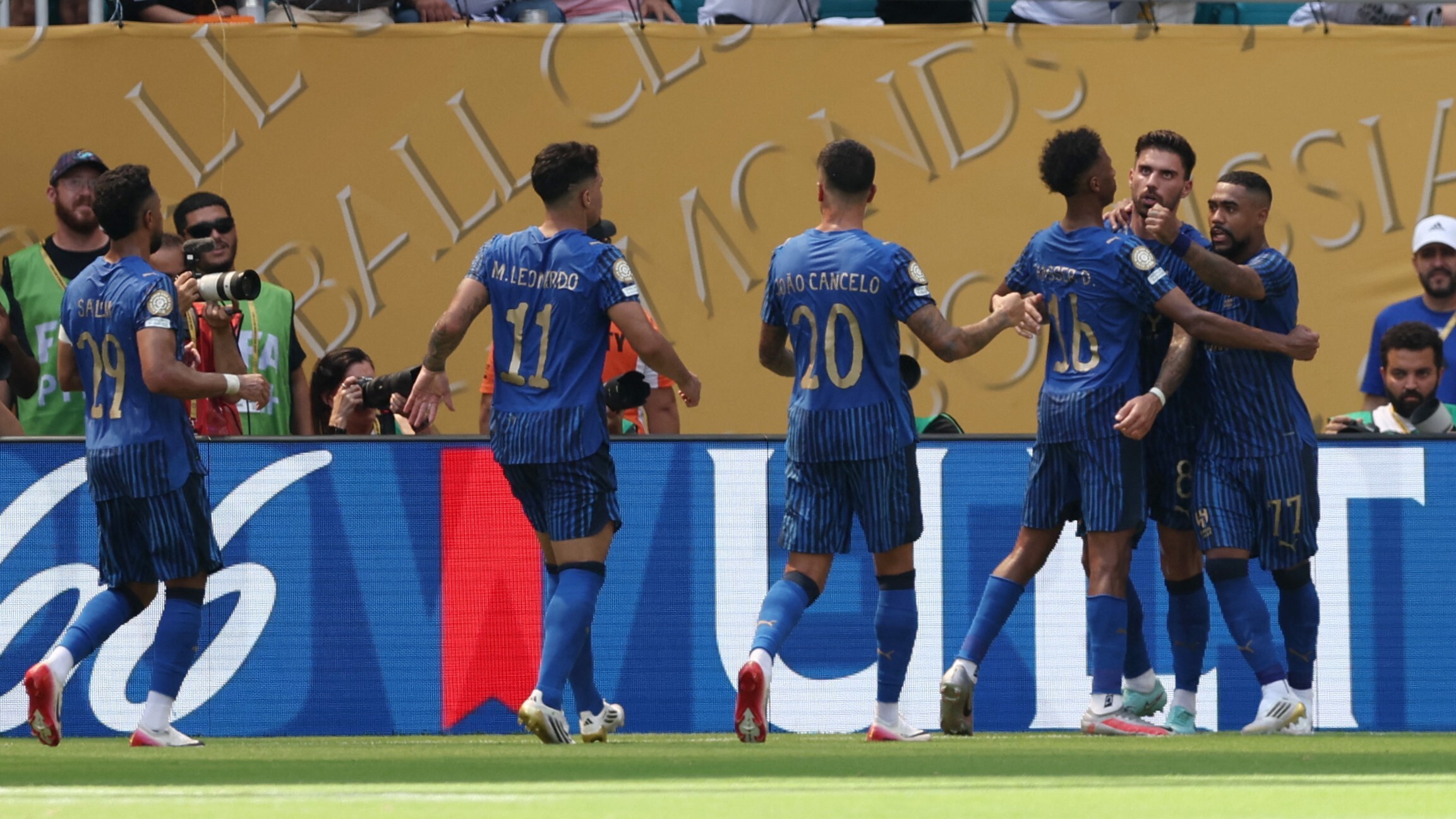 尤文完胜土耳其，阿什拉夫点燃赛场