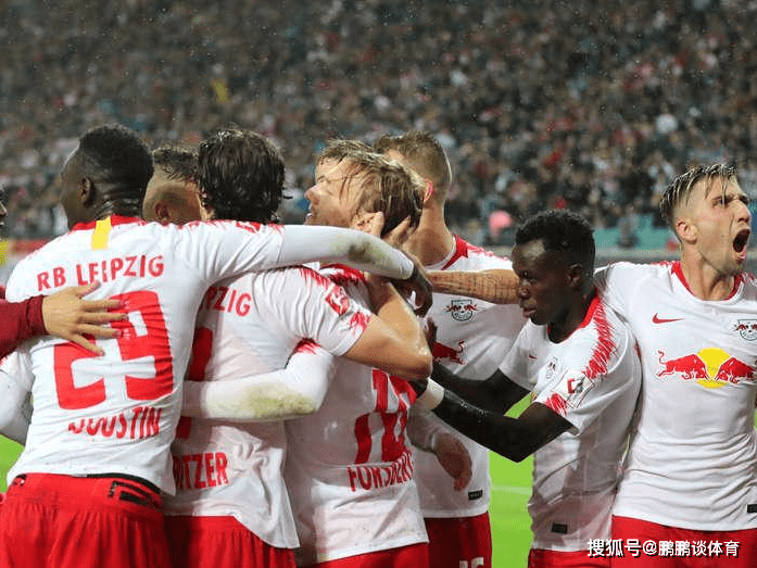 莱比锡红牛险胜利物浦，莱万惊艳四座