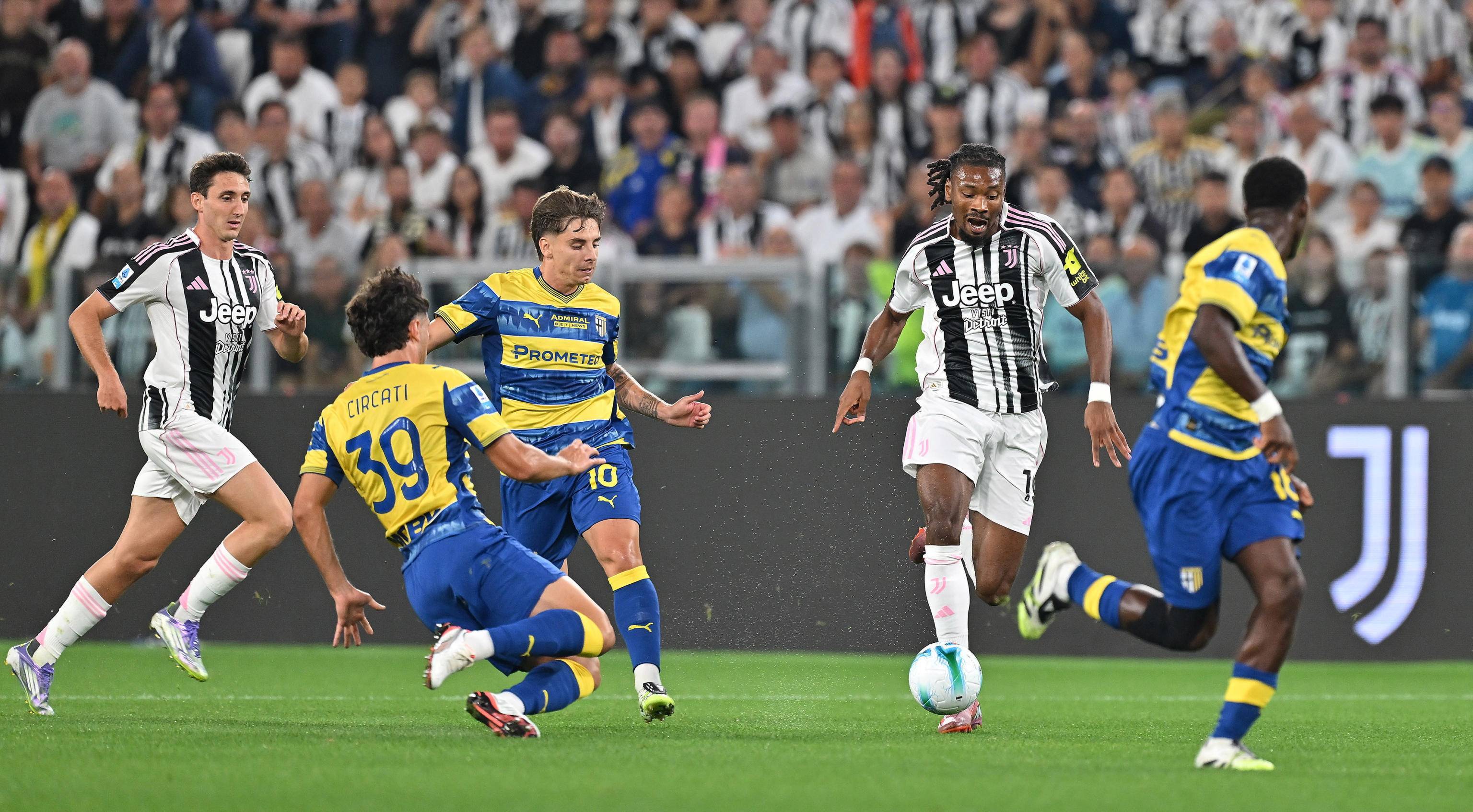 尤文图斯客场大胜，继续领跑意甲征程