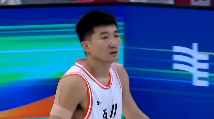 福建队完胜雄鹿，孙铭徽关键制胜