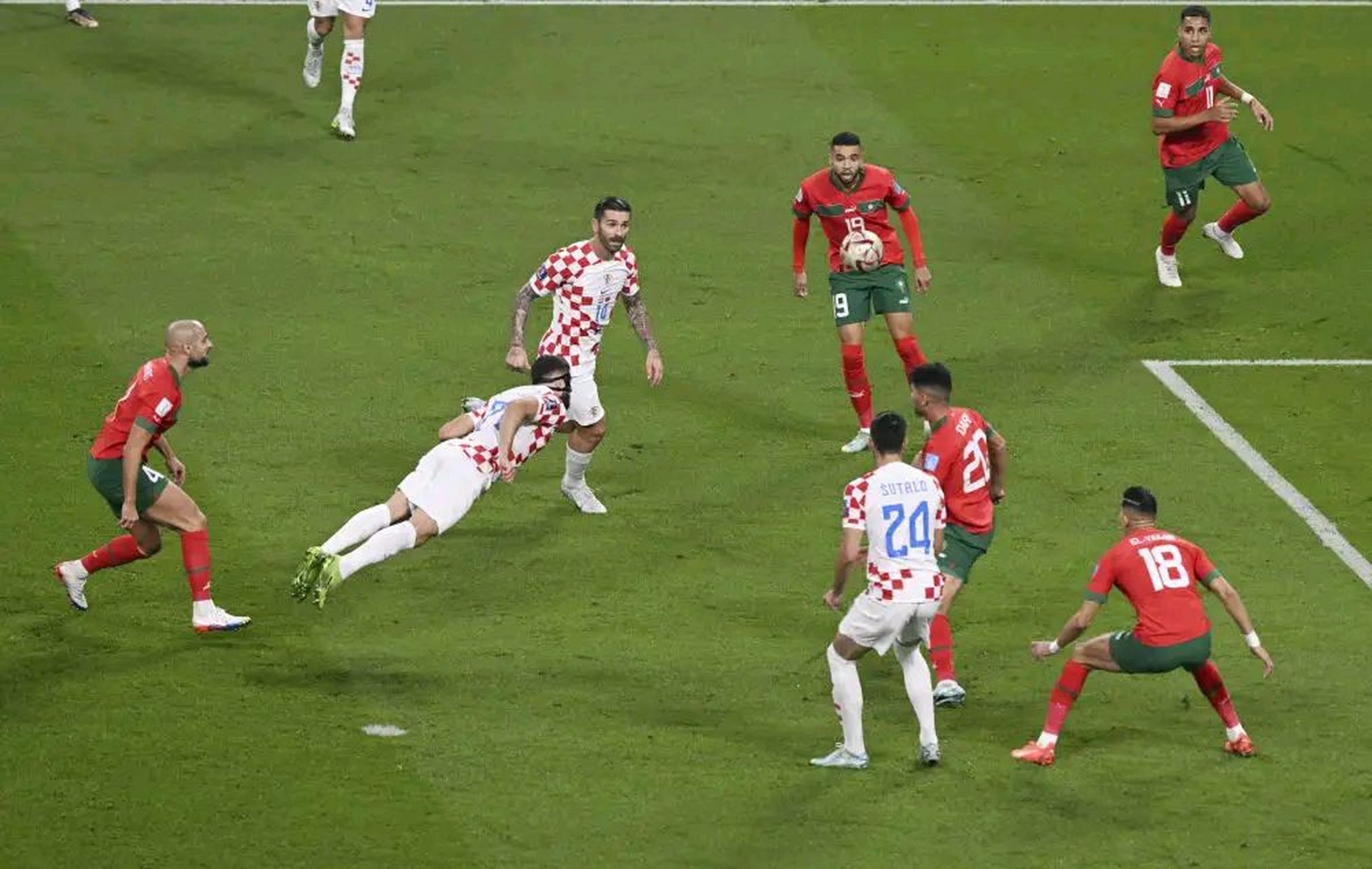 西班牙运动员斩获铜牌，喜获认可