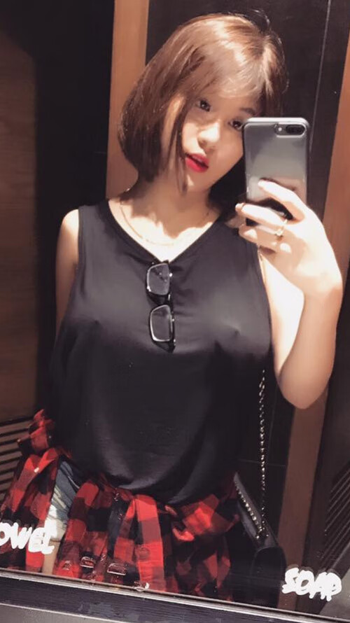 看到您将瑞典队翻盘法国队与张本智和带队取胜并置，这激发了一个关于体育世界中唯一性时刻的绝佳构思。这两个看似不同项目、不同背景的事件，恰恰能共同诠释一种超越常规的体育精神