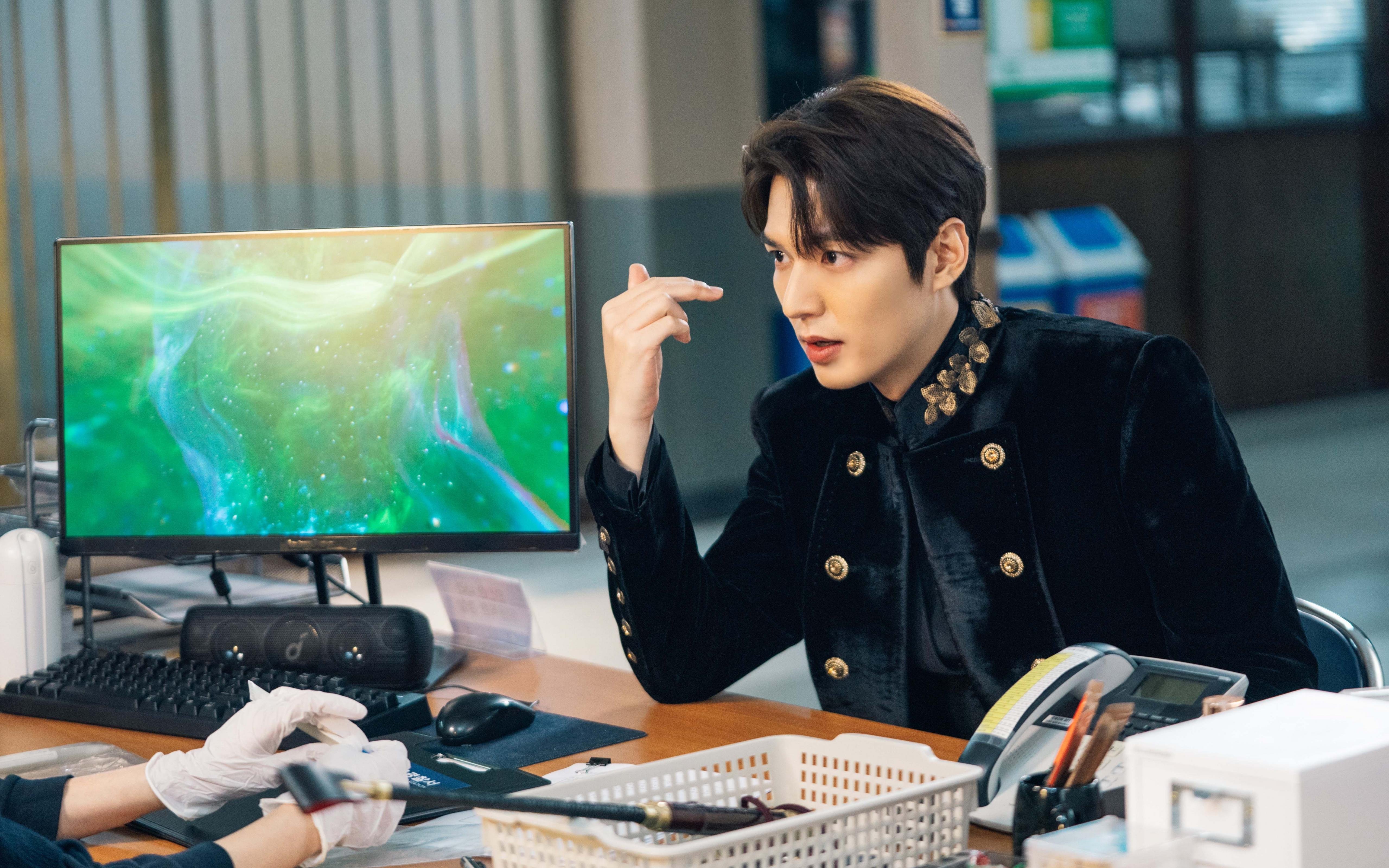 防守奏鸣曲中的意外指挥家，当湖人火力如潮，武切维奇以沉默交响逆写胜负