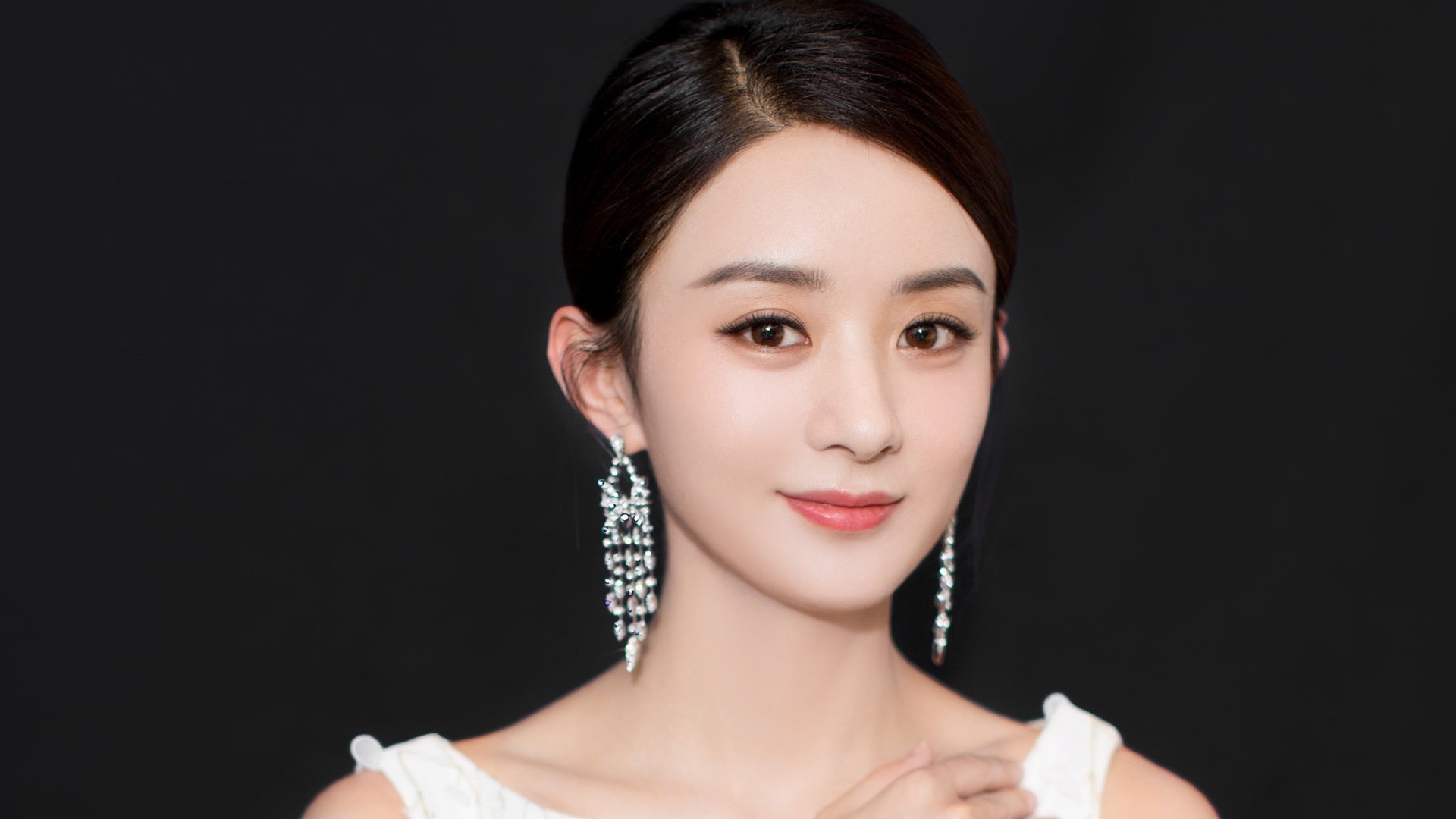 平行宇宙的篮球周末，当深圳队轻取黄蜂时，另一个宇宙的文班亚马正在接管欧冠决赛