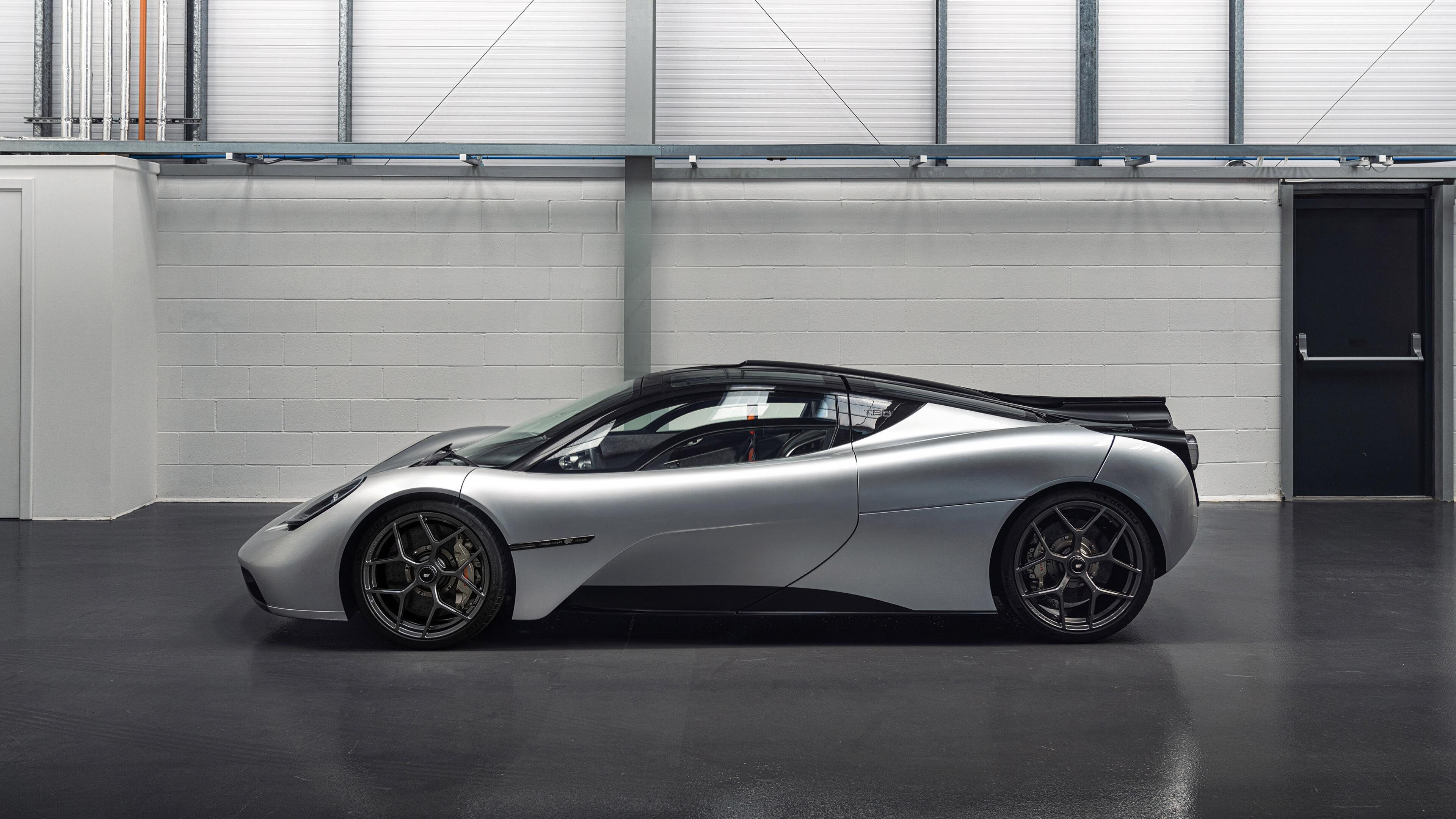 体育跨界狂潮,凯尔特人血拼广东队,布克在意甲焦点战接管比赛